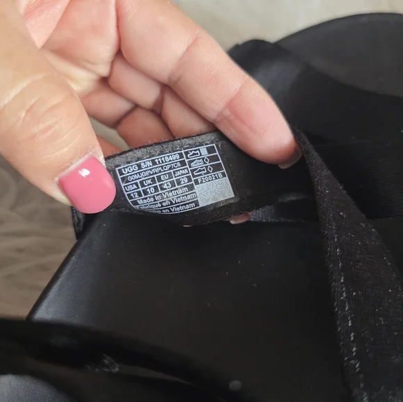 Ugg Black Strappy Sandals Size 12 - Picture 5 of 5